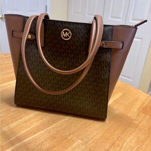 Micheal Kors purse